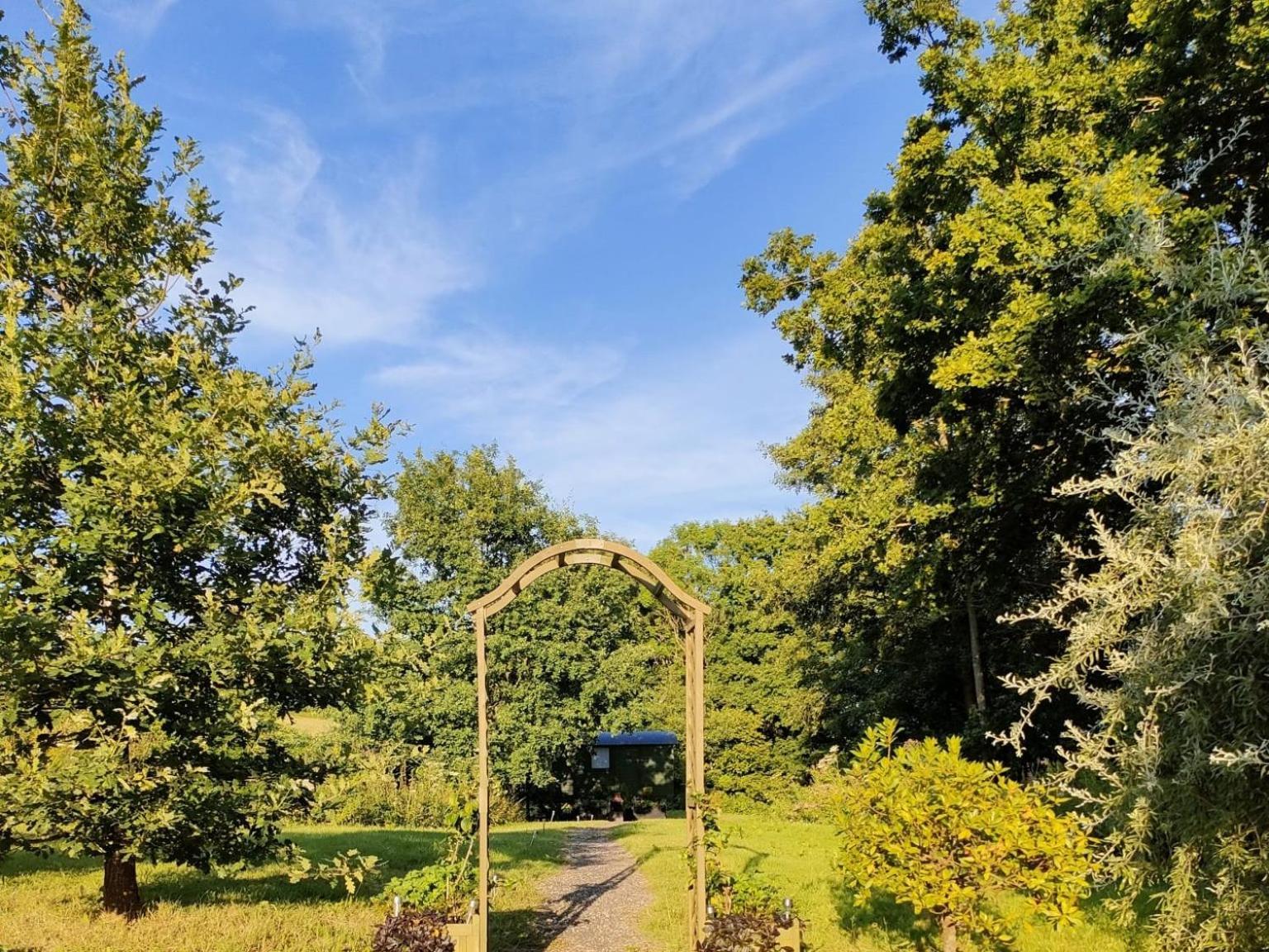 Charming Tranquil Shepherds Hut With Lakeside Balcony 'Roach' Uckfield Zewnętrze zdjęcie